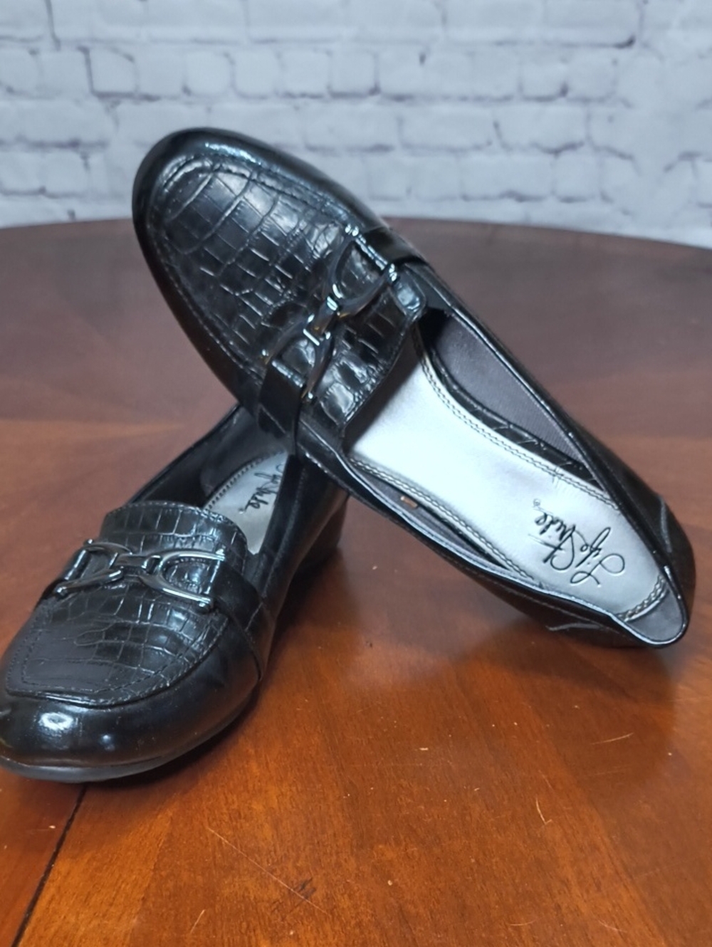 Life Stride Black Croc-Embossed Loafers with Bit Accent Size 10 G2
